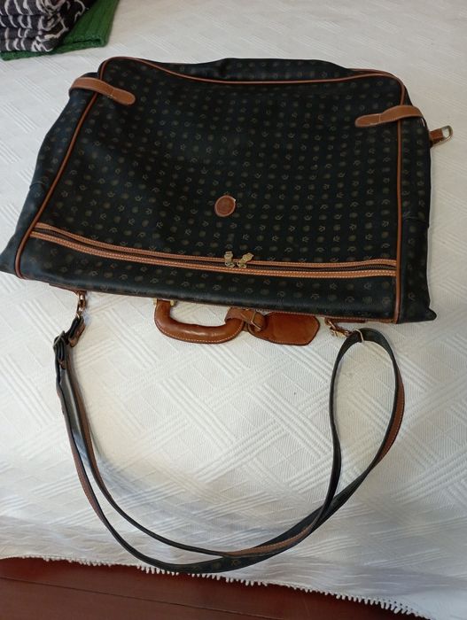 Porta fatos com couro