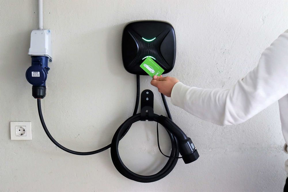 Wallbox Inteligente 7/11/22kW para Carregamento de Veículos Elétricos