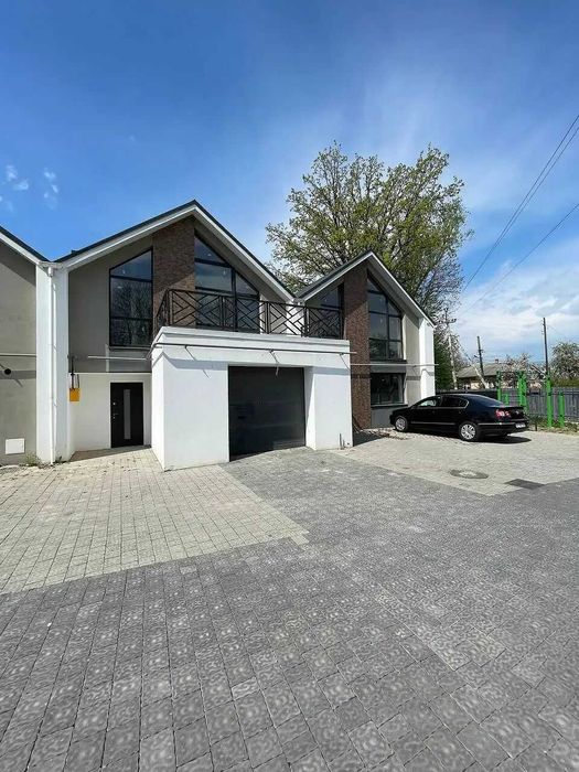 Продаж Таунхаус з гаражем та терасою