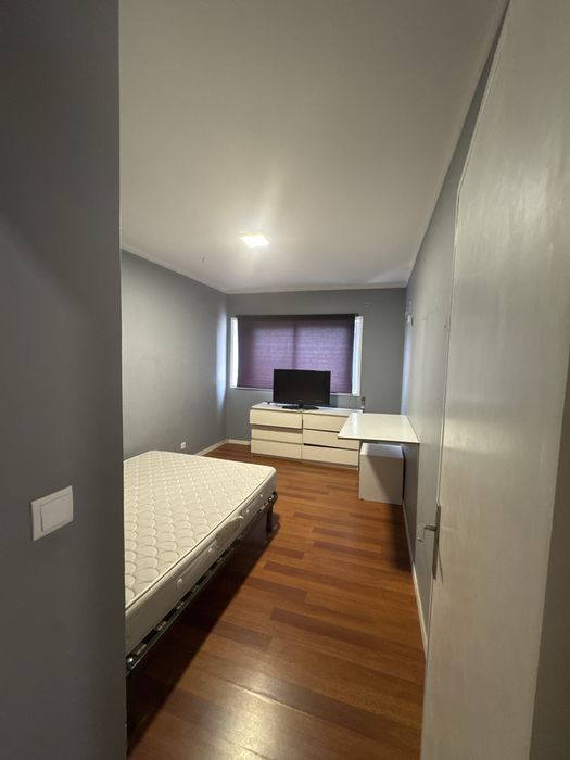 Quarto para arrendar junto a General torres .