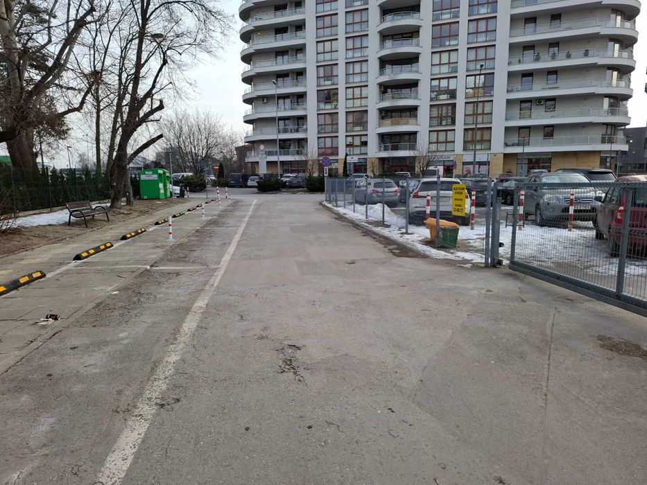 Miejsca postojowe przy pętli Krowodrza Górka - Widok 2