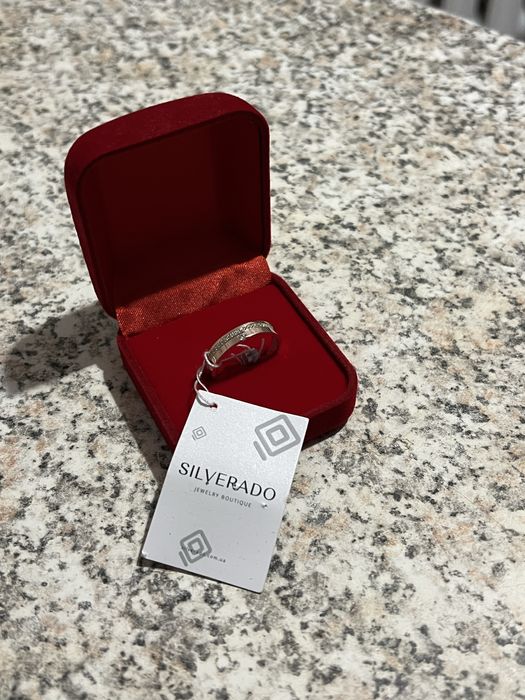 Каблучка Silverado, абсолютно нова.