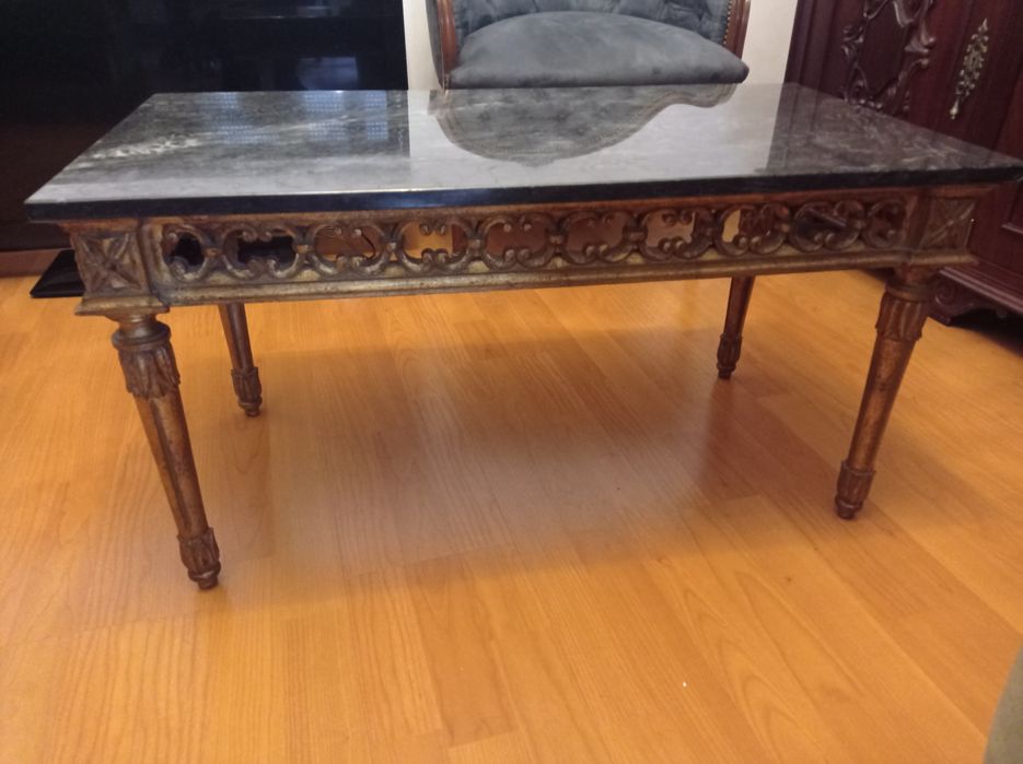 Mesa pequena de apoio