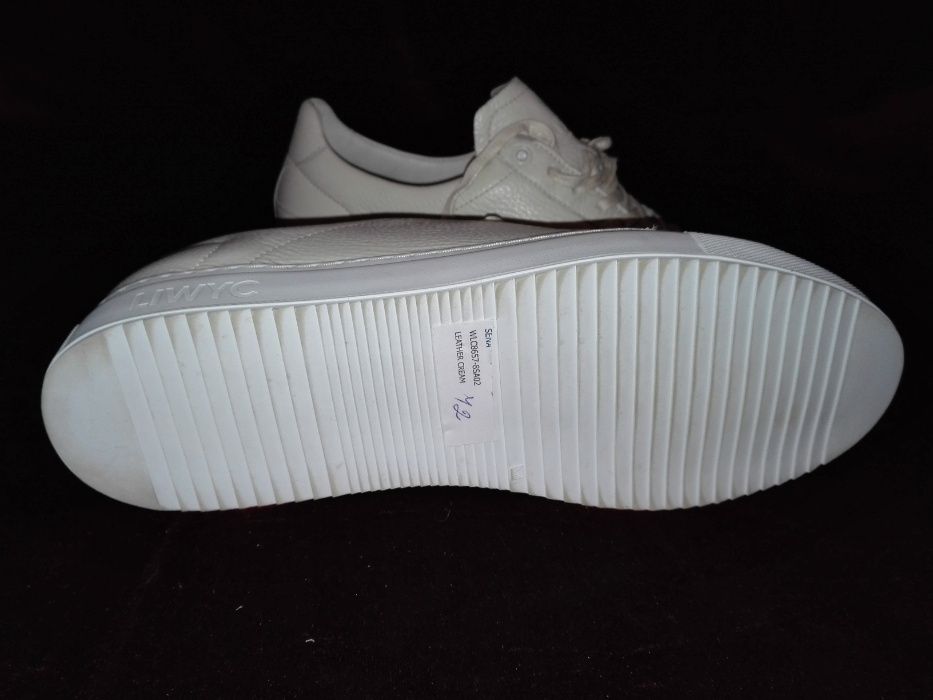 Продам новые из натуральной кожи оригинальные кроссовки LIWYC.