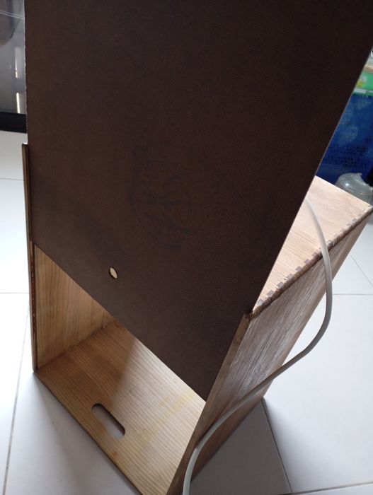 Mesa cabeceira/ arrumação outros