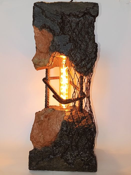 Lampa z betonu loft - SELENA -  księżycowy blask (5) 42 cm.