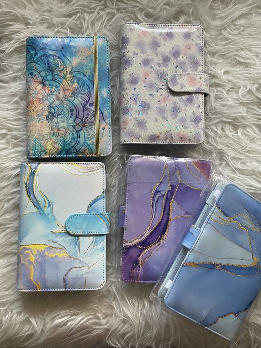 Capas de argolas com envelopes, organização financeira, novas
