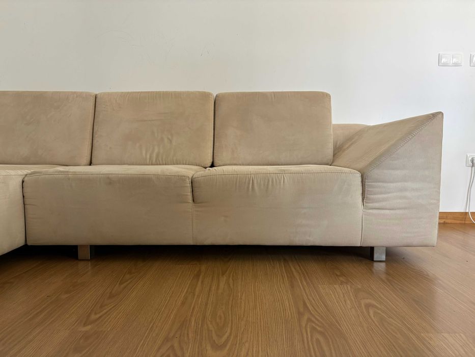 Sofá bege 2 Lugares + Chaise Longue - Conforto e estilo na sala!