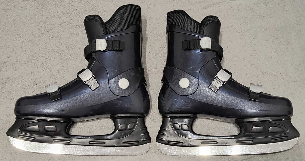 Łyżwy hokejowe rozmiar 35 , wkładki 22,0 cm Pudło.