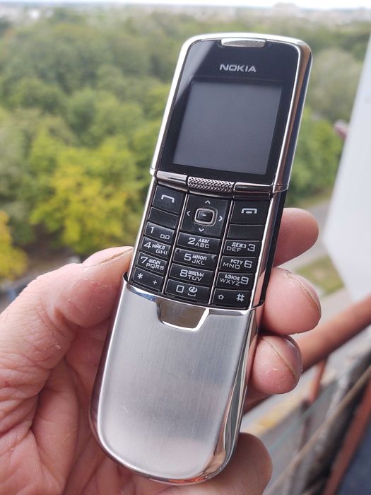 nokia 8800 classic.