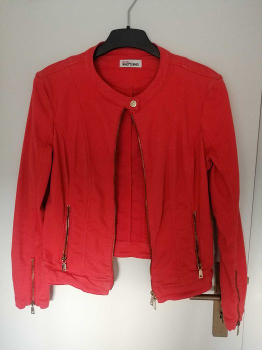 Jaqueta cor cereja tam. S