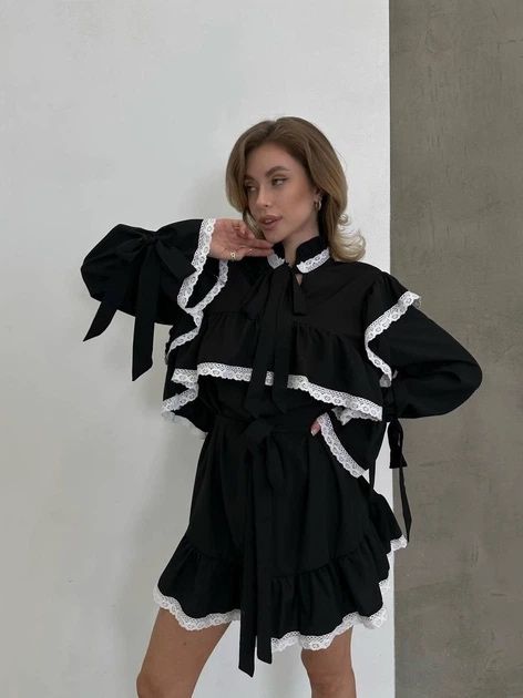 Гарна чорна сукня