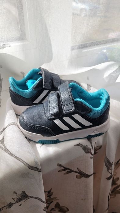 Адідас кросівки унісекс