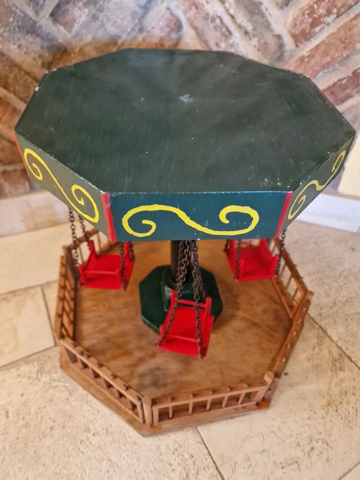Brinquedo antigo carrossel baloiço com 4 cadeiras