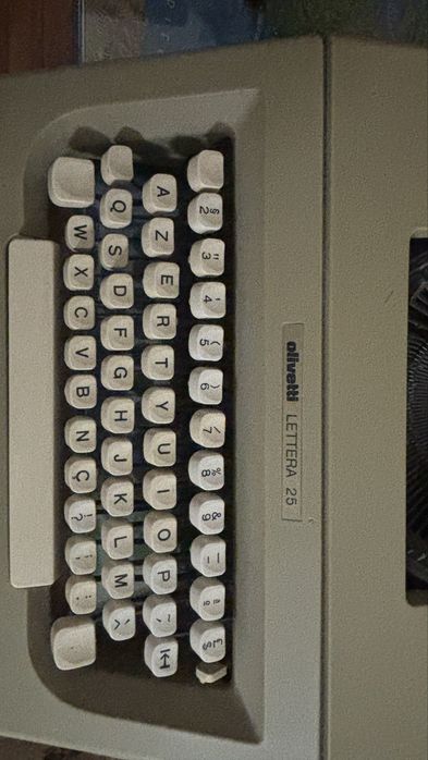 Maquina de escrever antiga Olivetti