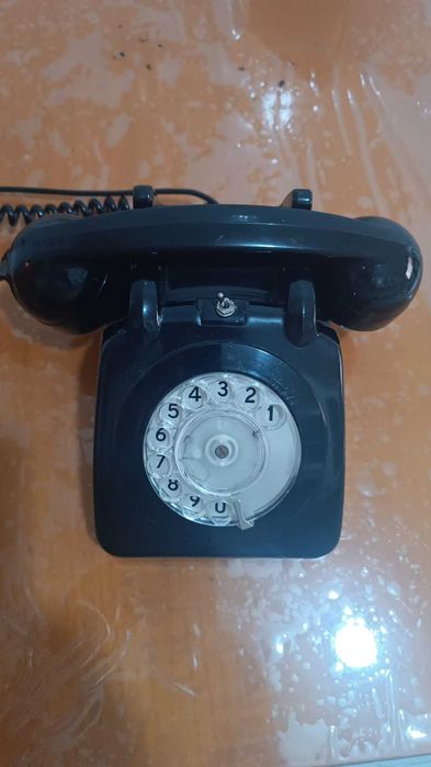 telefone antigo em perfeito estado
