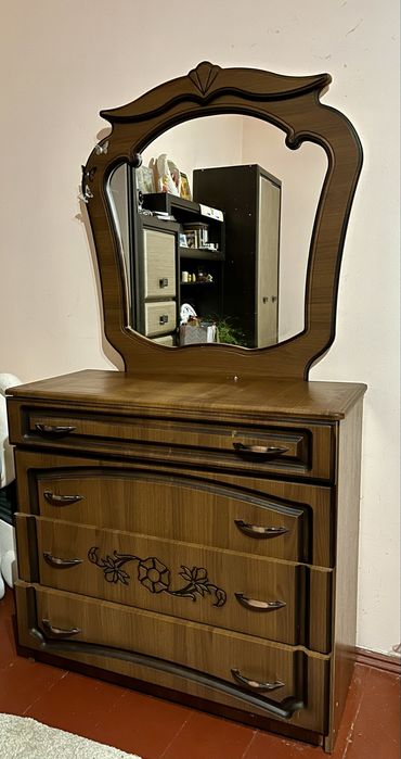 Комод із дзеркалом, класичний стиль