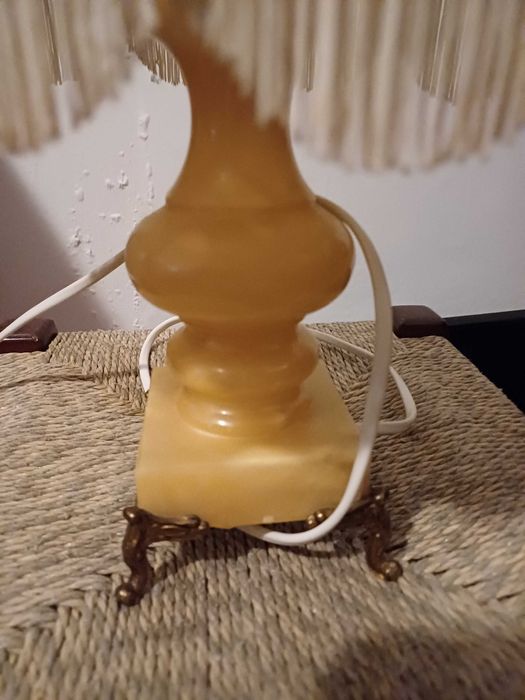 Candeeiro antigo com base em marmore e metal