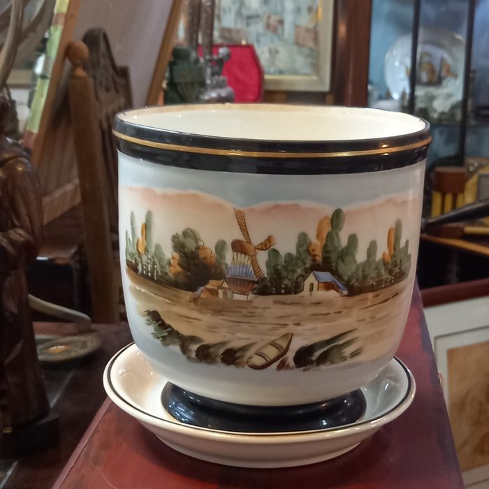 Vista Alegre cachepot marca 1881