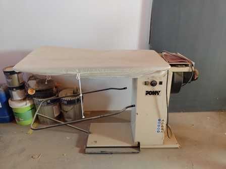Mesa de Passar Roupa Profissional (Usada)