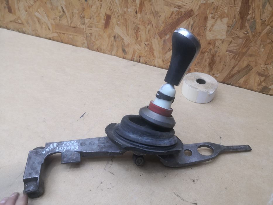 Lewarek, wybierak biegów BMW e90 e91 e92 320D  184km lift