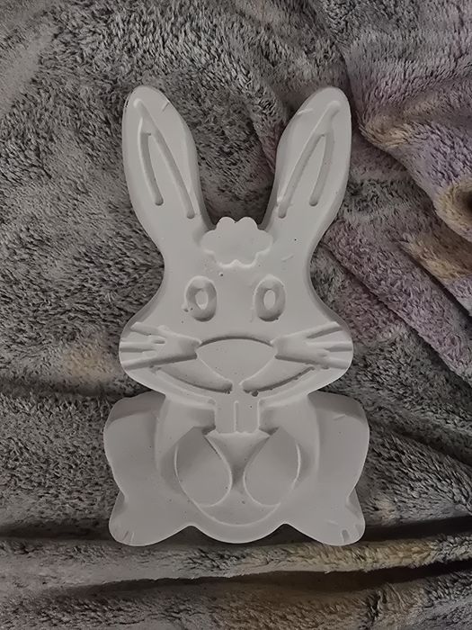 Gipsowy króliczek