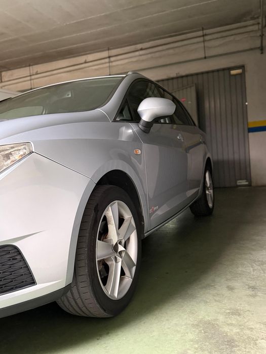 Carro em muito bom estado sem nada a fazer muito economico a gasolina