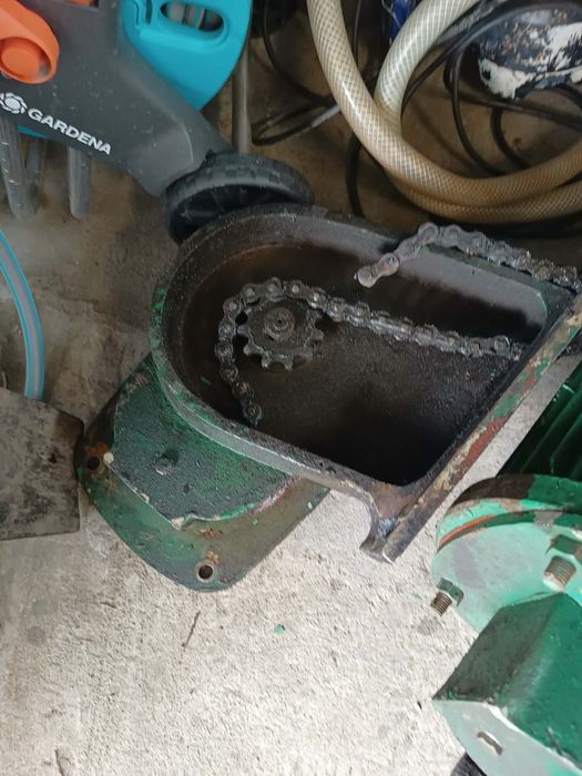 Dwa silniki elektryczne kołnieżowe plus przekładnia