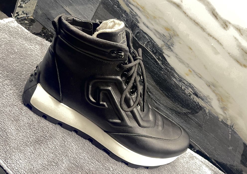 Кроссовки зимние, женские, из натуральной кожи, размер 42