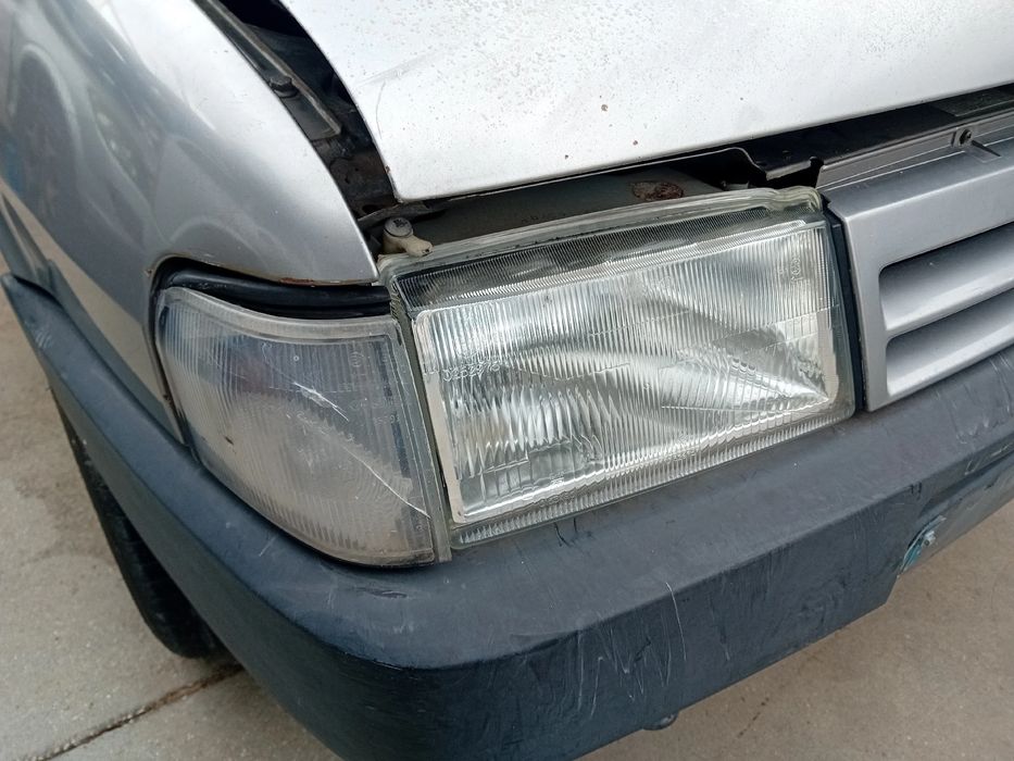 Ótica / farol direita FIAT Uno (146_)