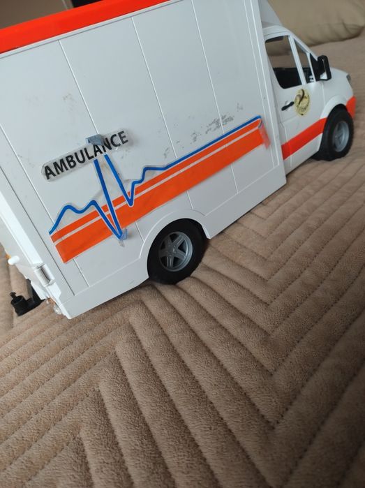 Bruder karetka ambulans kosiarka