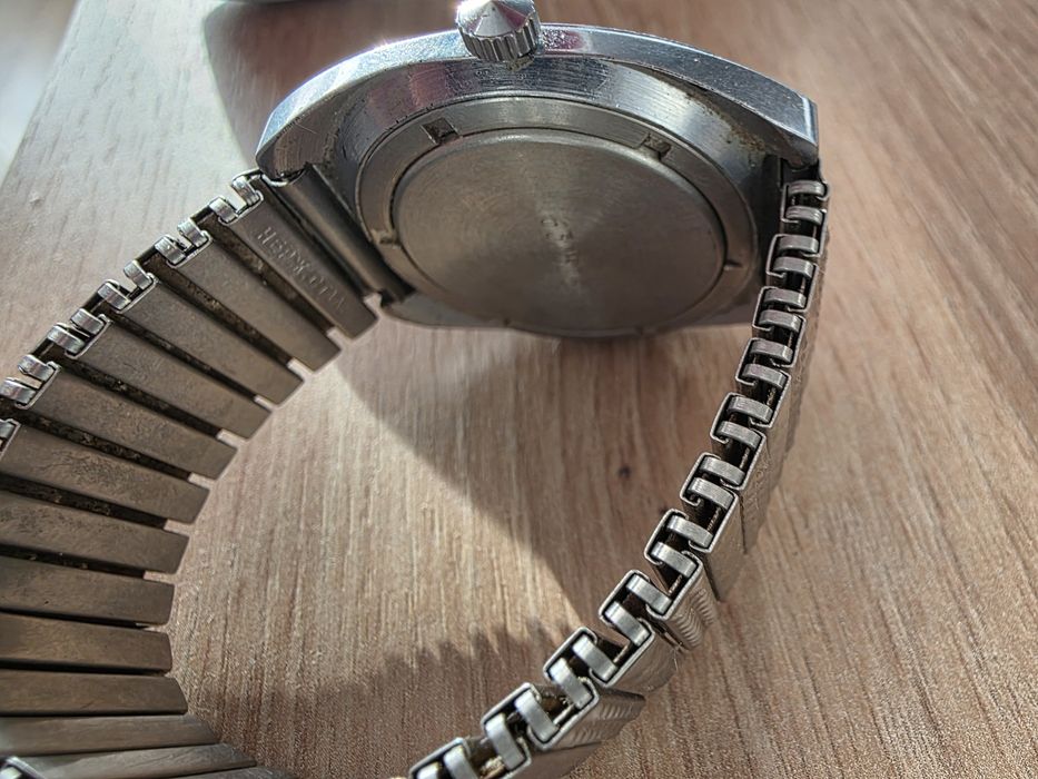 Часы полет                 .