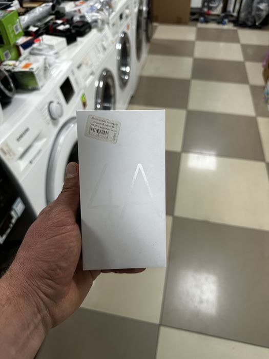 Xiaomi Redmi 4A 2/32GB — комплект із коробкою