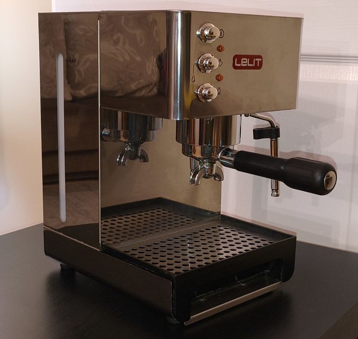 Ekspres kolbowy Lelit Anna PL41E z akcesoriami