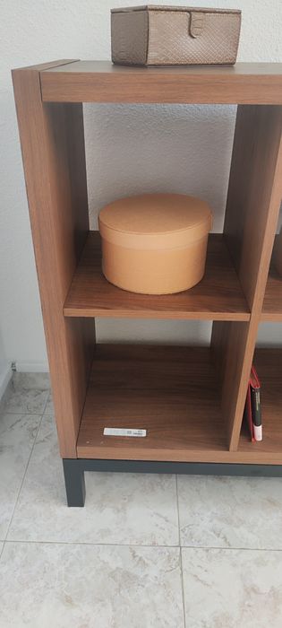 IKEA Kallax nogueira com suporte