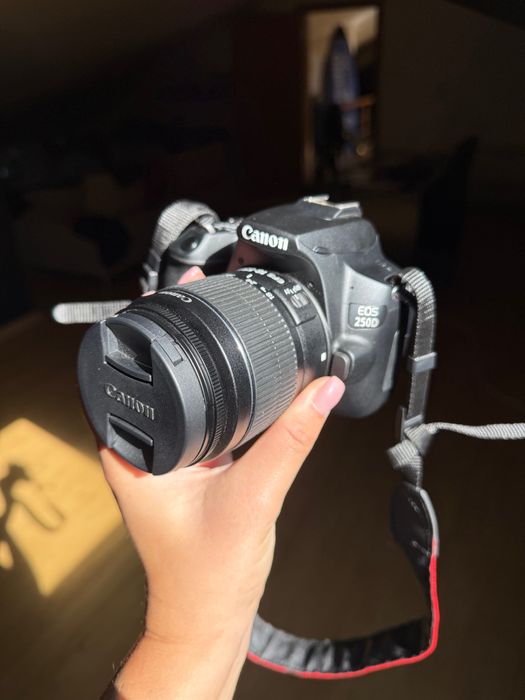 Máquina Canon EOS 250d