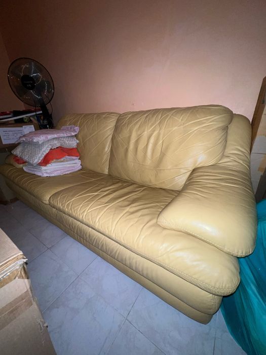 2 Sofás de pele cremes