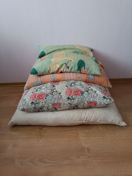 Подушка пухово - пір'яна різні розміри.