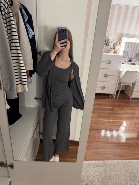 Сірий костюм трійка на осінь або зиму розмір XS