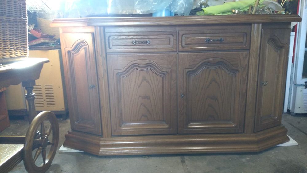 Komoda w stylu rustykalnym