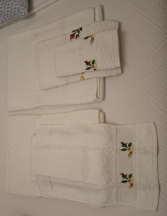 Atoalhados wc bordados à mão