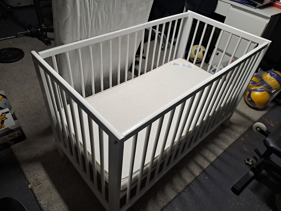 Łóżeczko dzieciece plus 2 materace