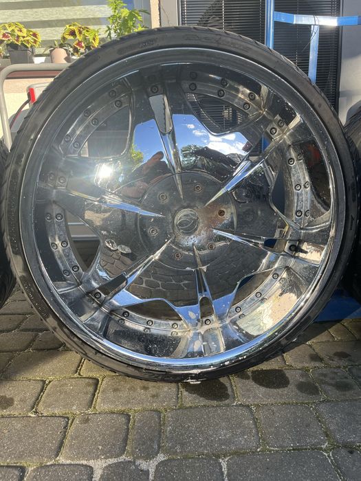 Felgi 24 cale 10J szerokosci z oponami 275/25/22 chromowane rozstaw 5x130