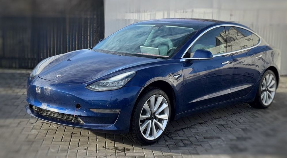 Tesla model 3 /оренда