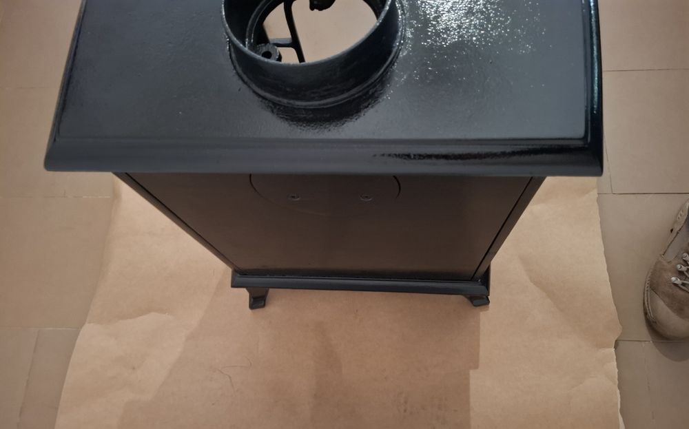 Salamandra a Lenha de Ferro Fundido em Excelente Estado