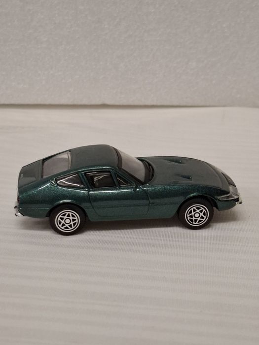 Ferrari 365 Gtb4 1:43 Bburago