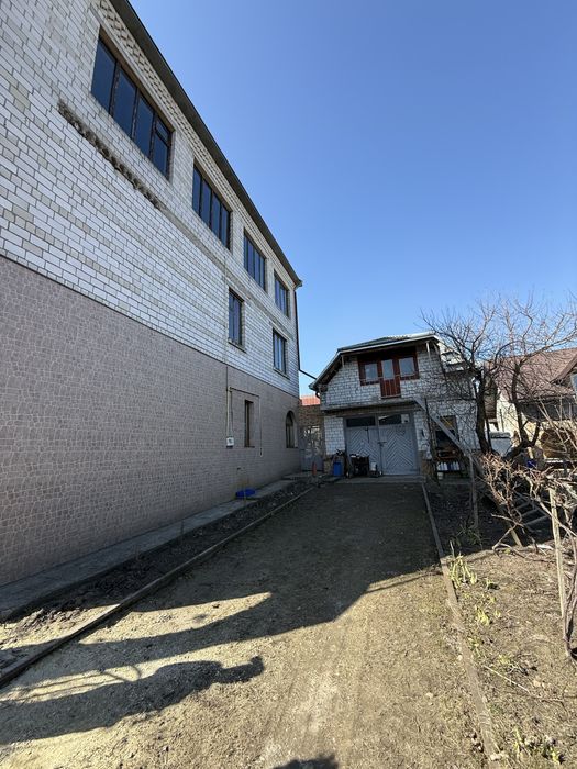 Продаж 335 м² будинку всього за 75 000$ біля Львова.