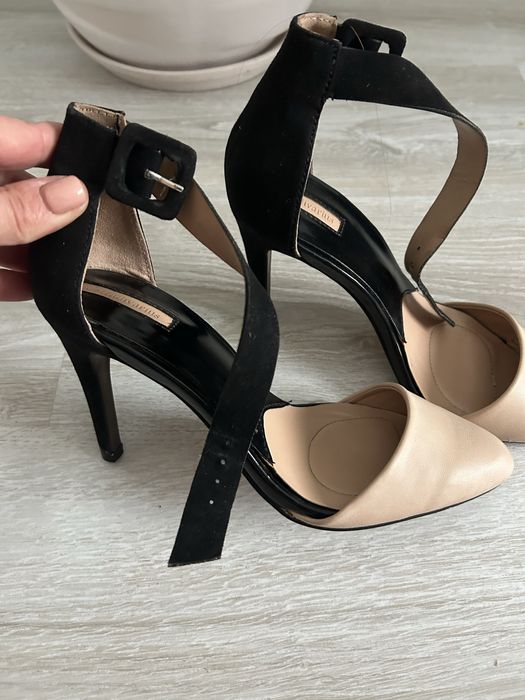 Туфлі- босоножки.