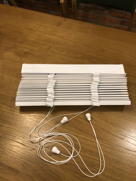 Zaluzja okienna drewniana, biała