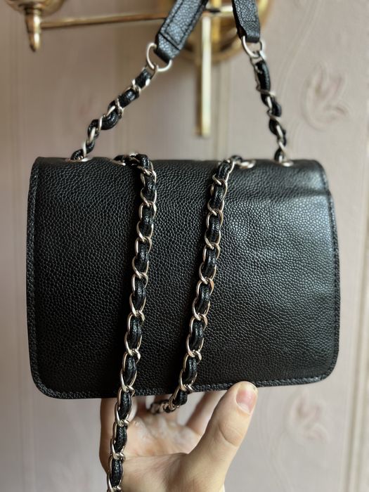 Кожаная маленькая сумочка Chanel с номером
